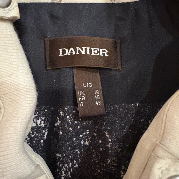 Danier Women's Ivory Leather Jacket - Picture 4 of 12